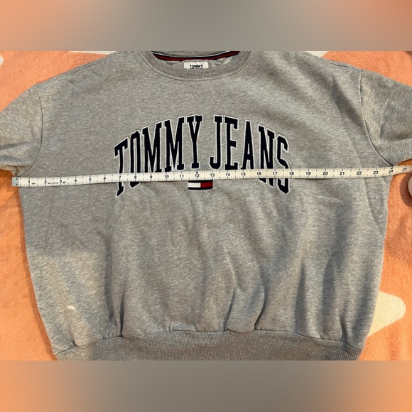 It's a casual sweatshirt in a nice matching color. - Picture 6 of 8